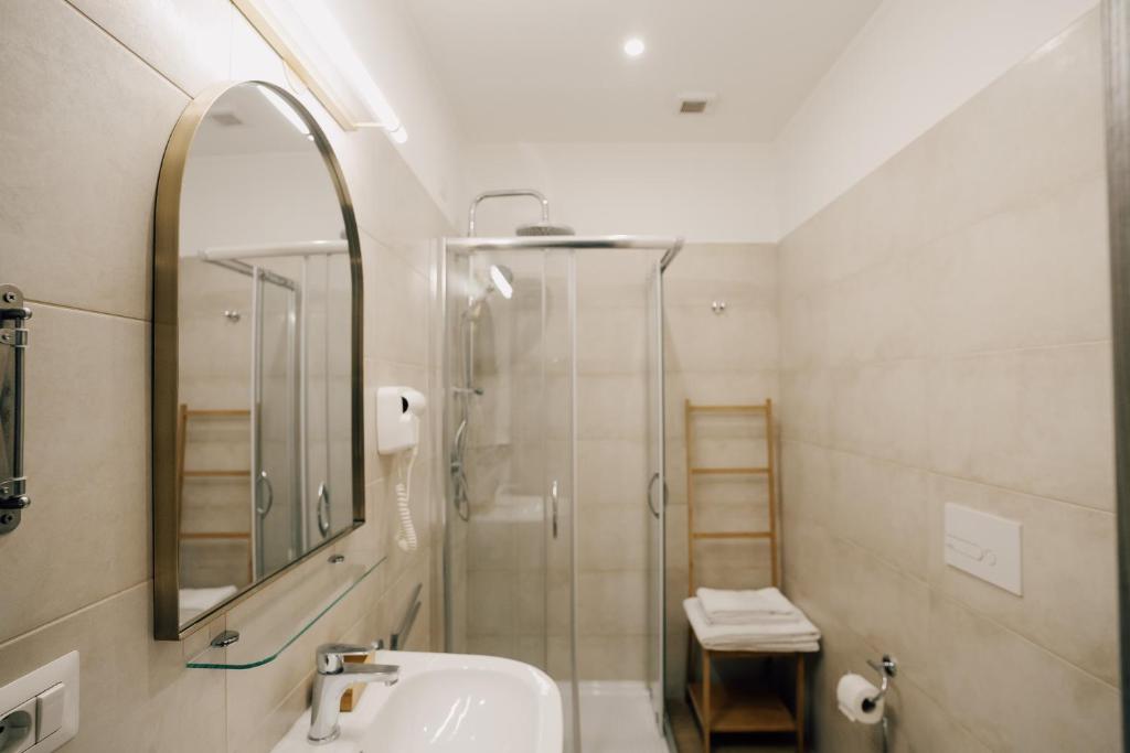 bathroom Casa Mirabilia lookinghotel