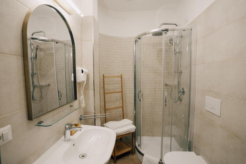 bathroom Casa Mirabilia lookinghotel