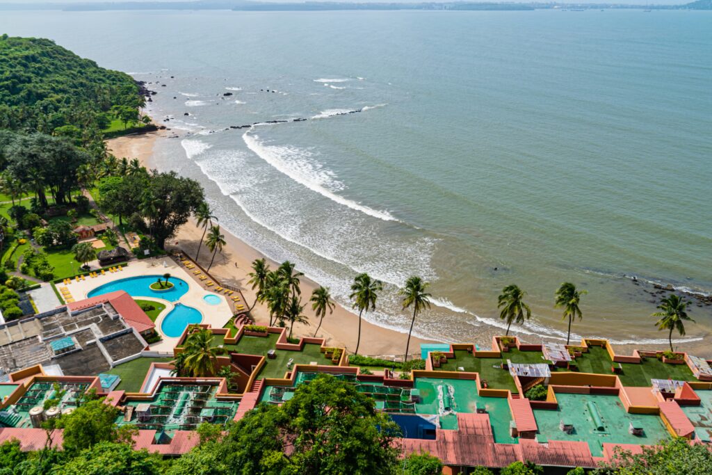 Beach Hotels with the Best Views and Amenities lookinghotel