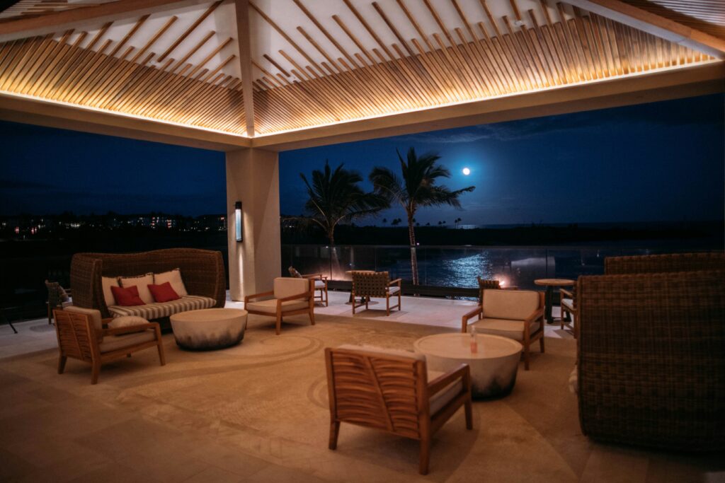 lookinghotel cafe area image